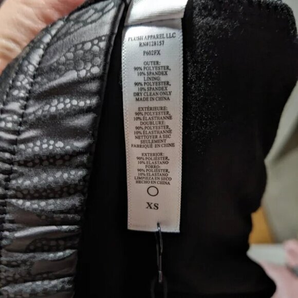 Plush Fleece | Fleece-Lined Liquid Legging in black python print - Picture 4 of 9